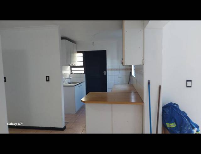 2 BEDROOM PROPERTY TO RENT IN ZEEKOEIVLEI